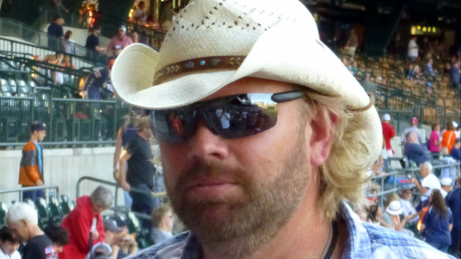 File:Toby Keith impersonator, 2014.jpg
