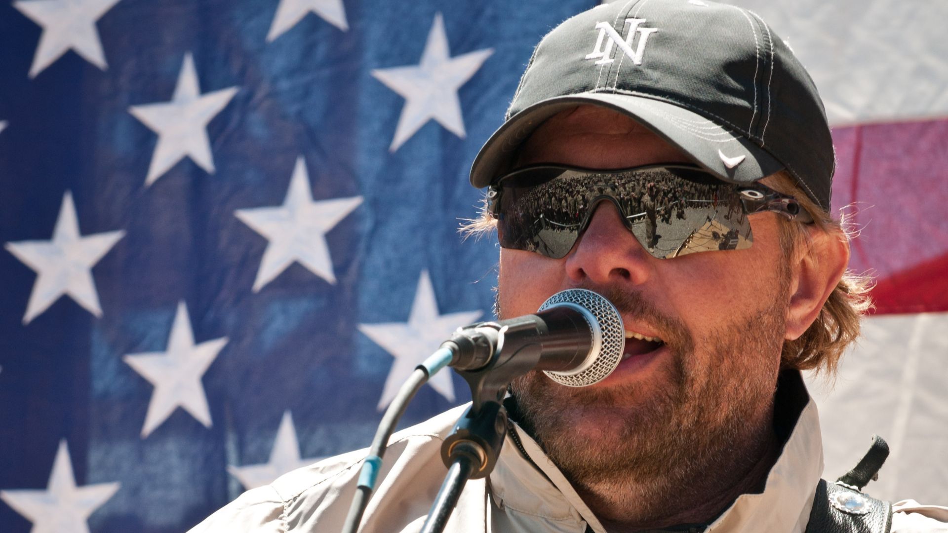 File:Toby Keith rocks Sharana (2).jpg