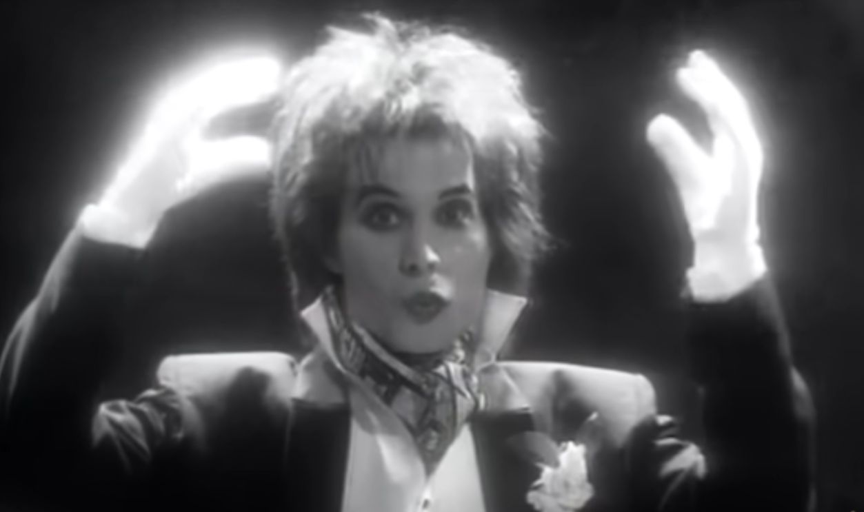 Screenshot from The Show Must Go On (1991)