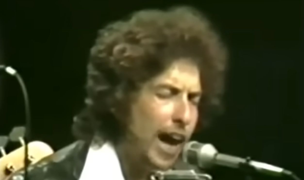 Screenshot from Mother (1970)