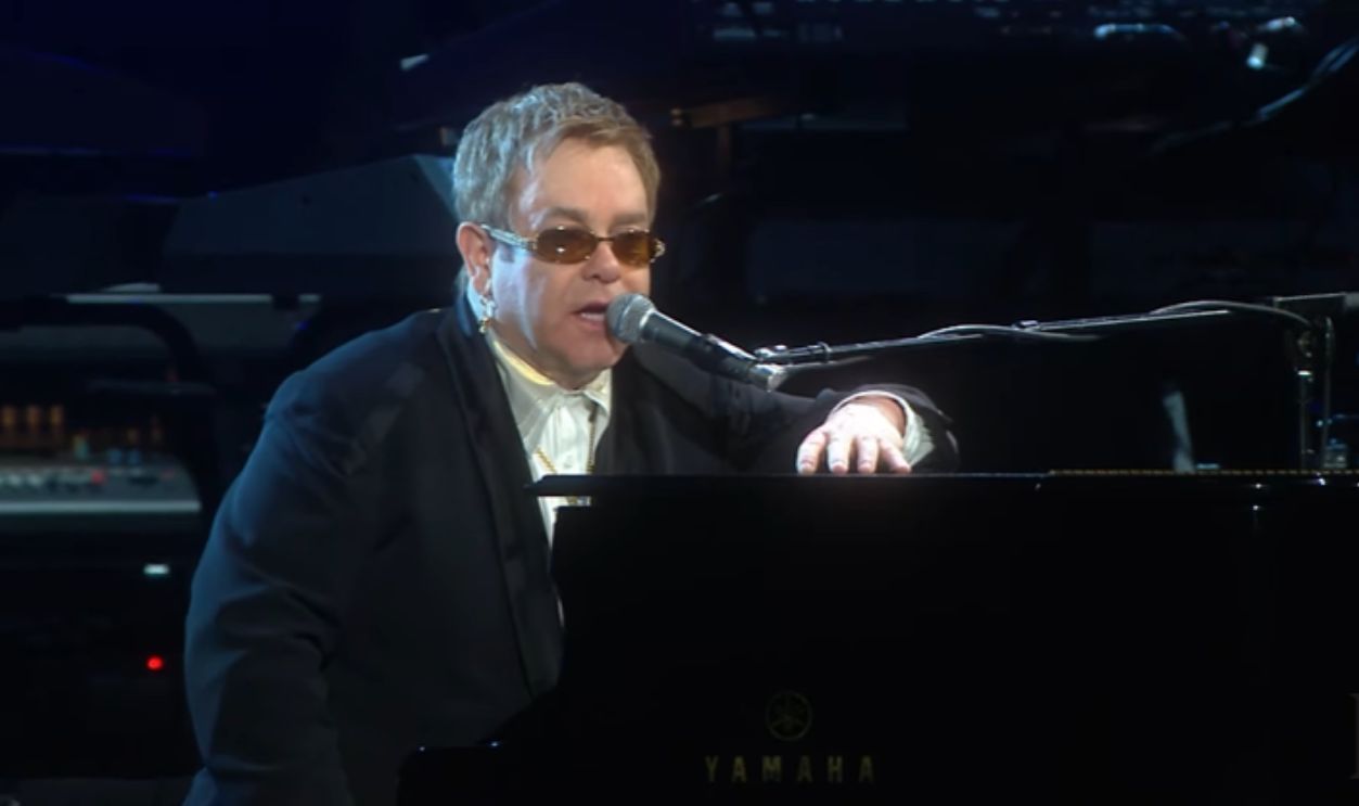 Screenshot from Empty Garden (Hey Hey Johnny) (1982)