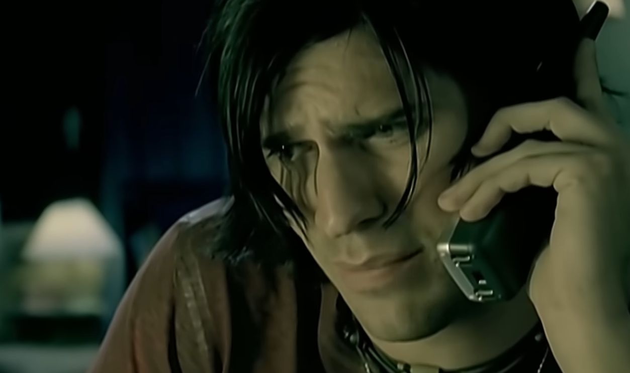 Screenshot from Lips of an Angel (2006)