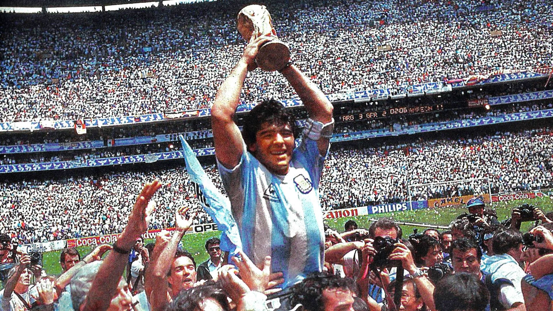 File:Maradona cup azteca.jpg