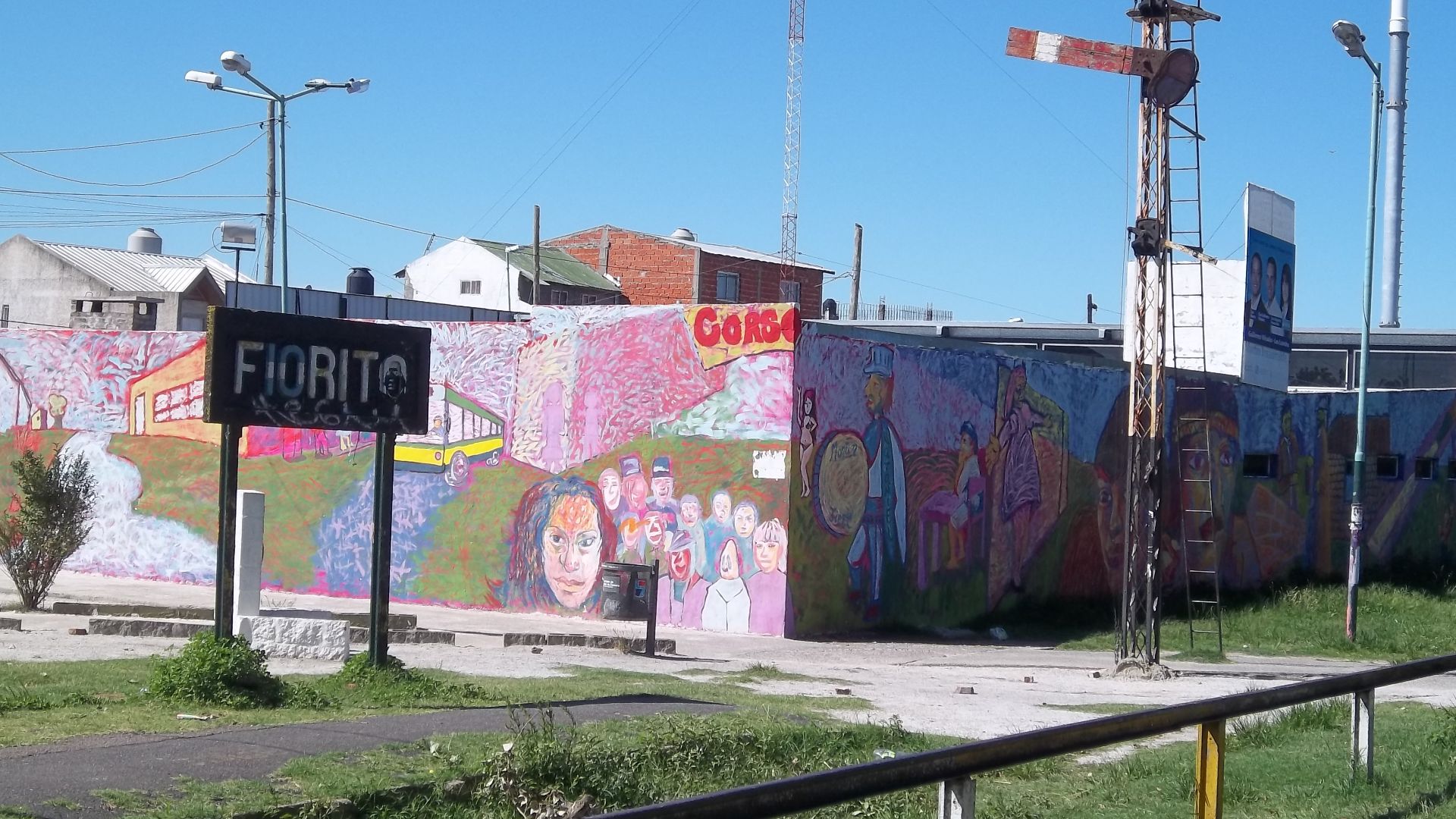 File:Nomenclador y señales mecánicas en la estación Fiorito.JPG