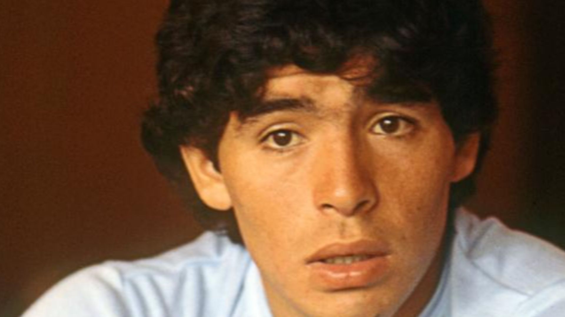 File:Maradona elgrafico 1980.jpg