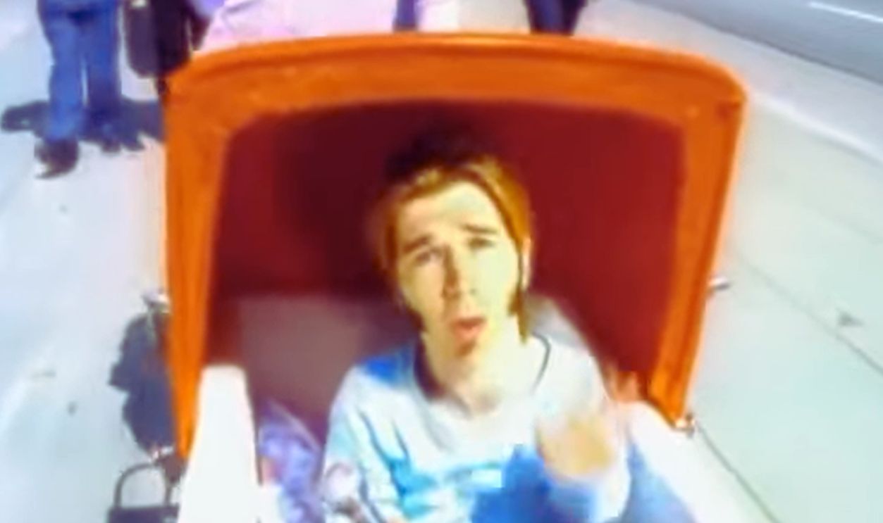 Screenshot from Roll to Me (1995)