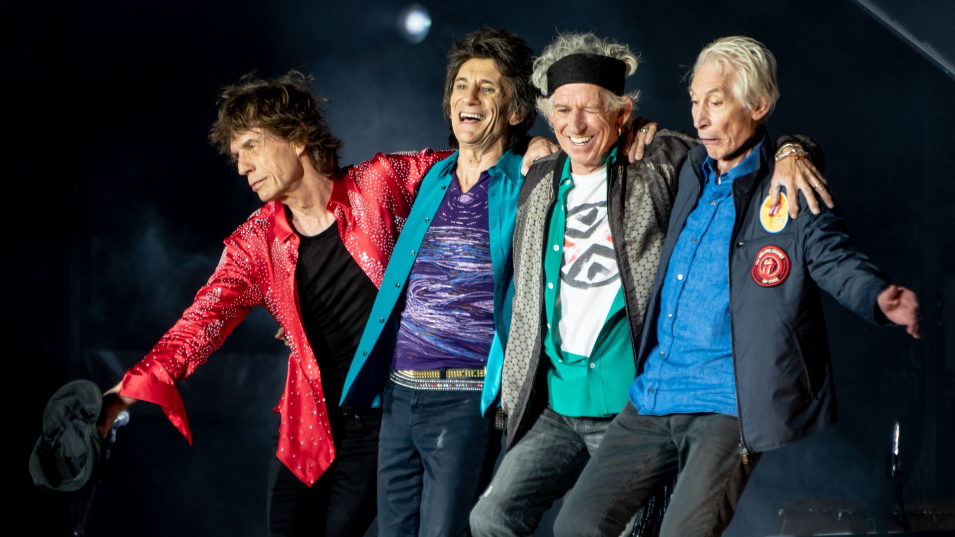 File:Rolling Stones bow post-show 22 May 2018 in London (41437870275).jpg
