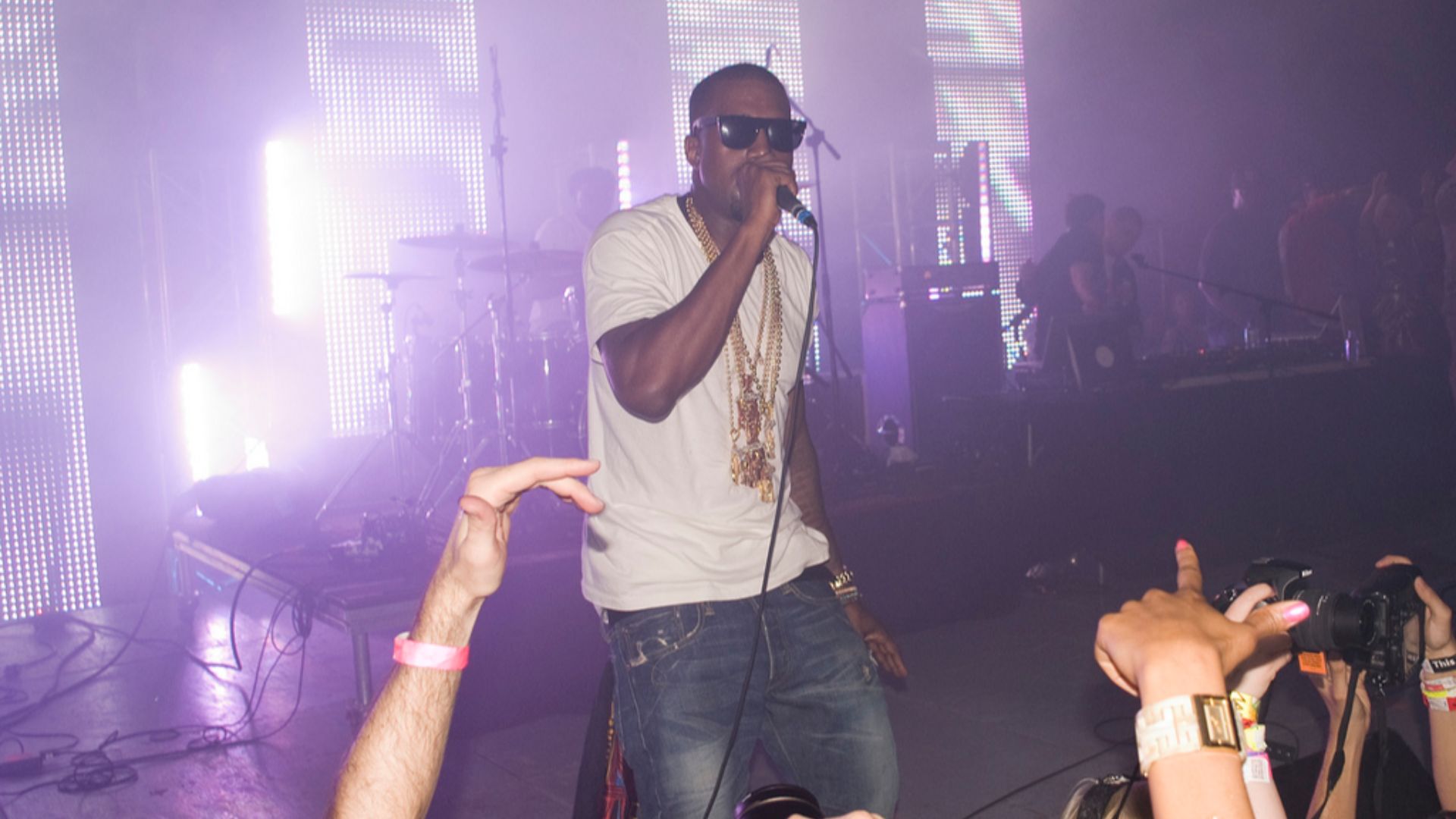 File:Kanye West at SXSW 2009 4.jpg