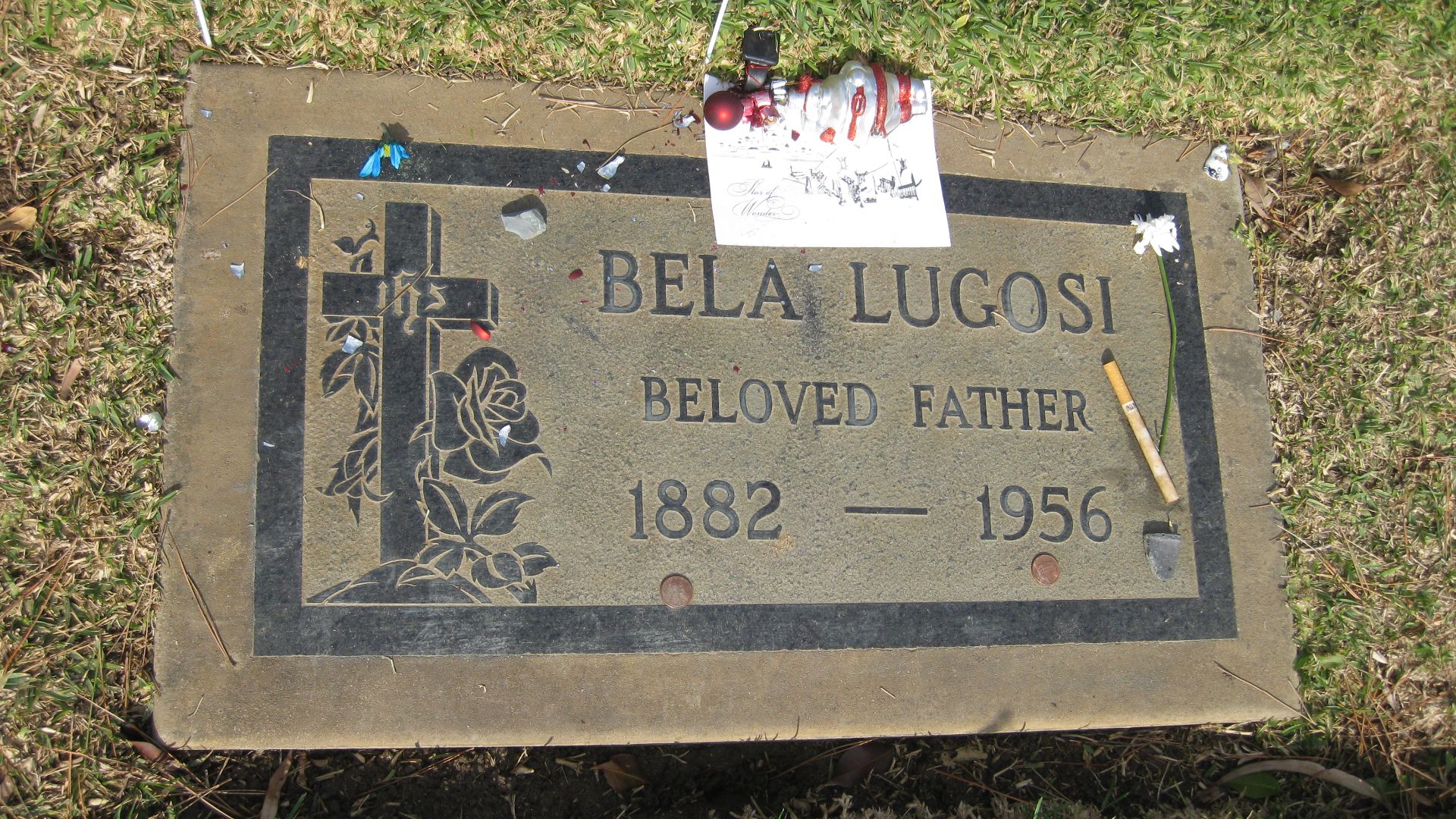 File:Bela Lugosi's grave.JPG
