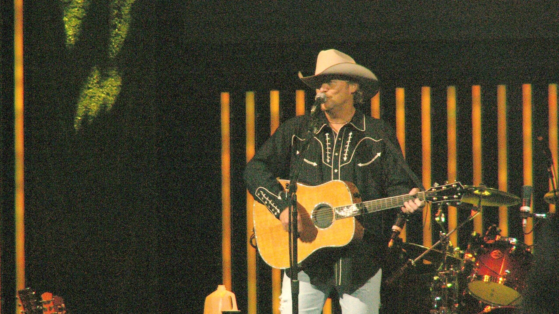 File:Alan Jackson (3023582483).jpg