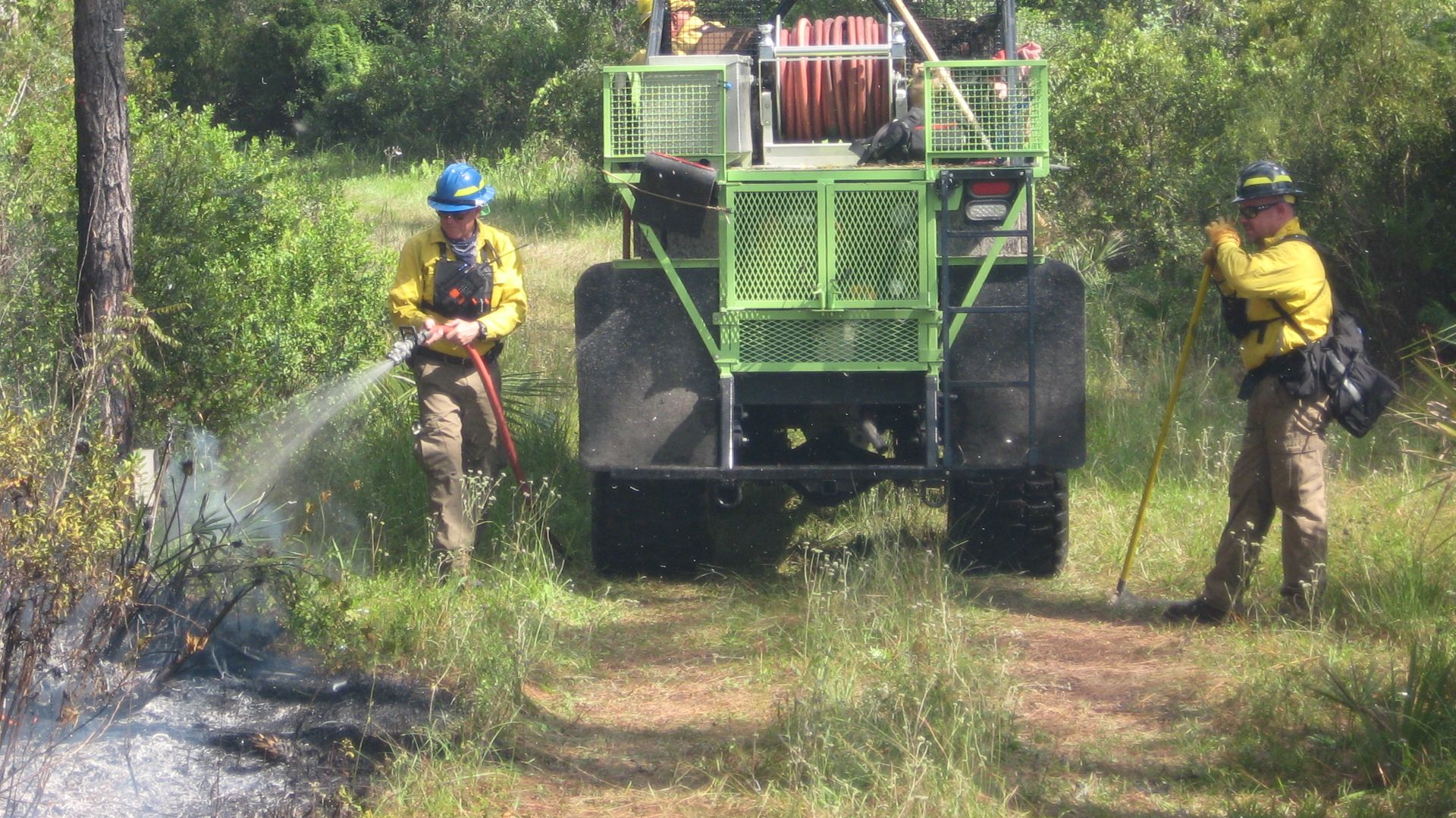File:Firefighters mop-up a fireline during a prescribed fire at Florida Panther NWR (8120031654).jpg