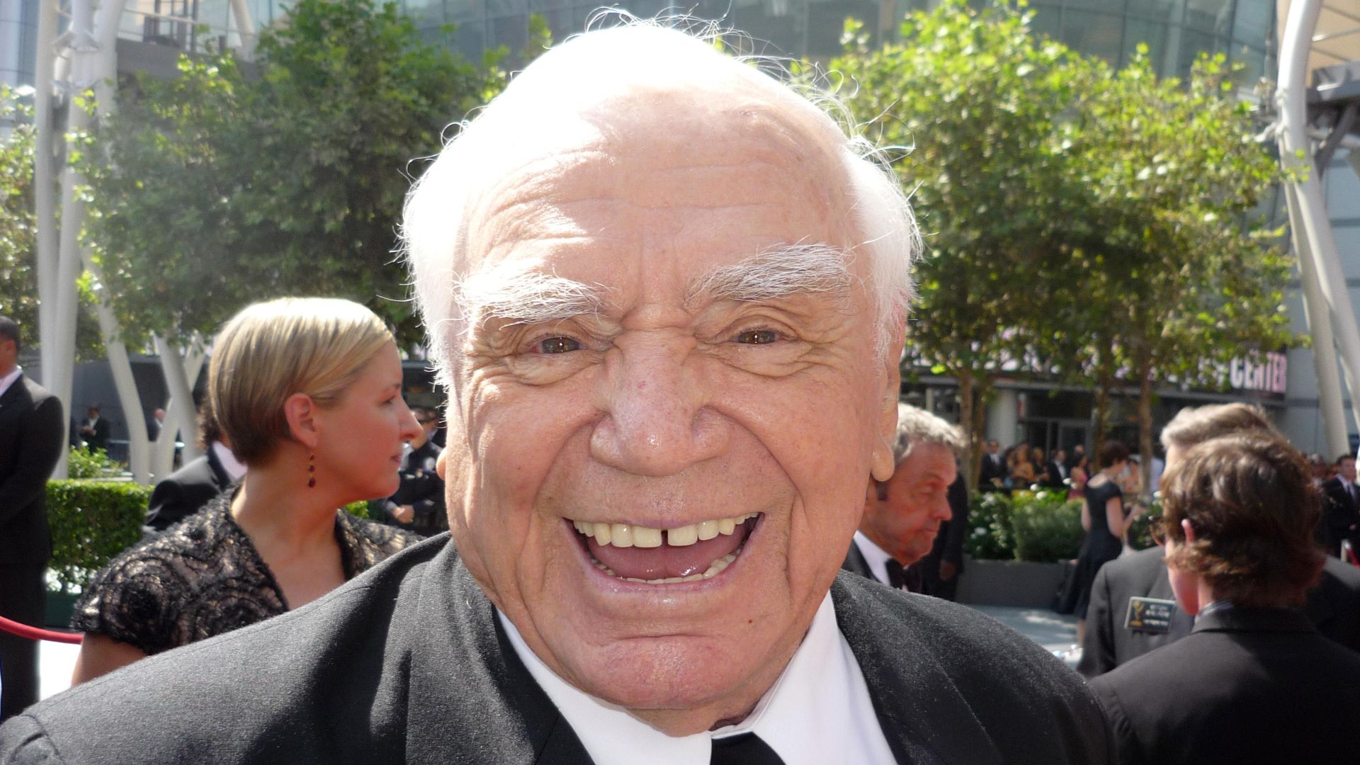File:Ernest Borgnine 2009.jpg