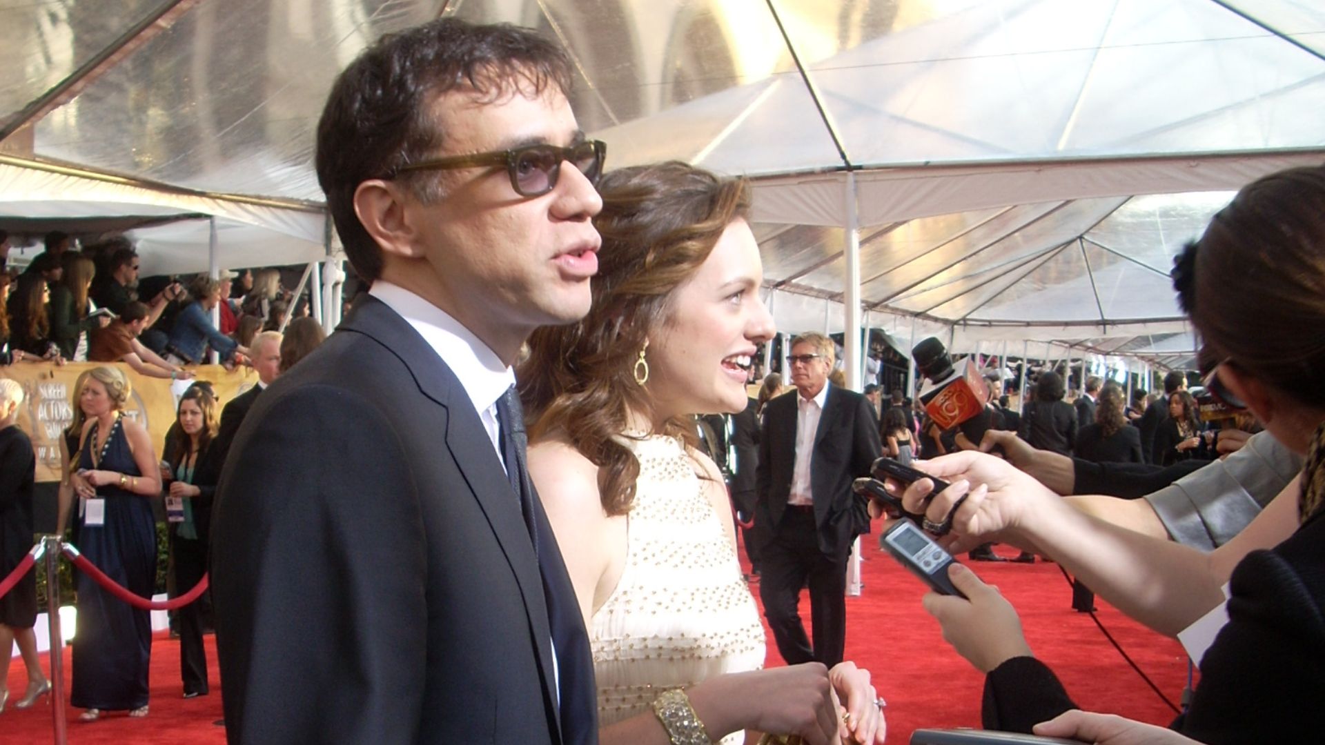 File:Fred Armisen & Elisabeth Moss.jpg