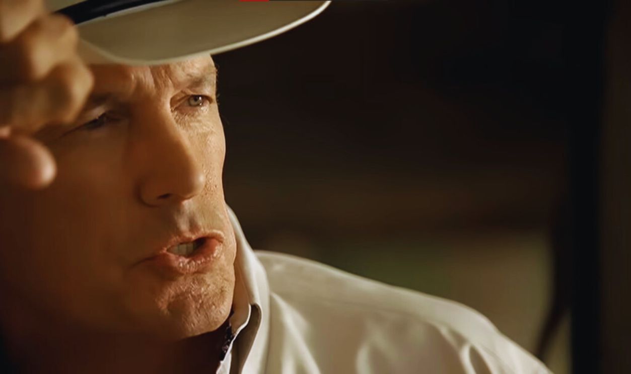 Screenshot from George Strait – Troubadour (2008)