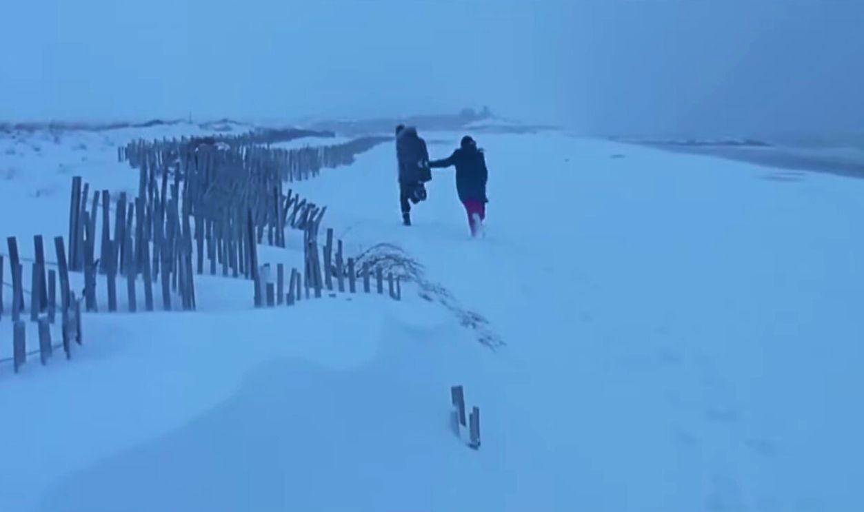 Screenshot from Eternal Sunshine of the Spotless Mind (2004)