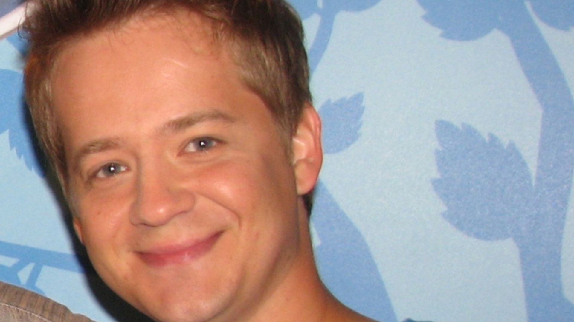 File:Jason Earles 2010.jpg