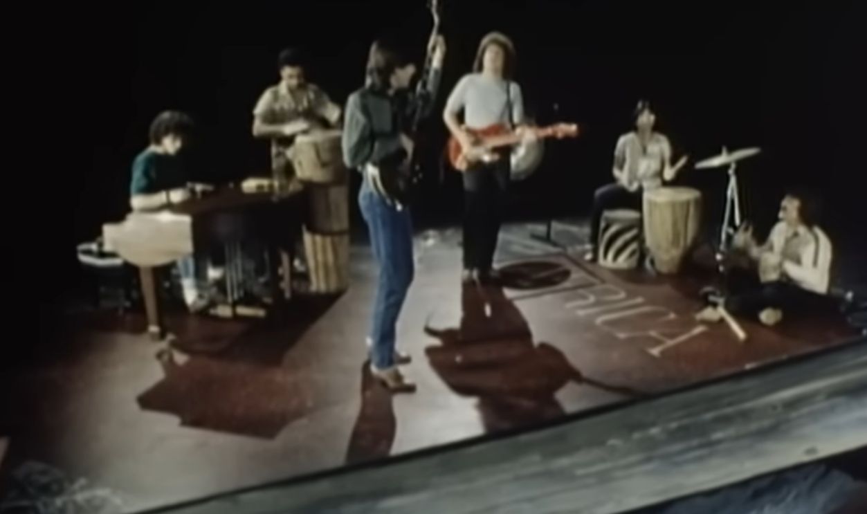 Screenshot from Africa (1982)