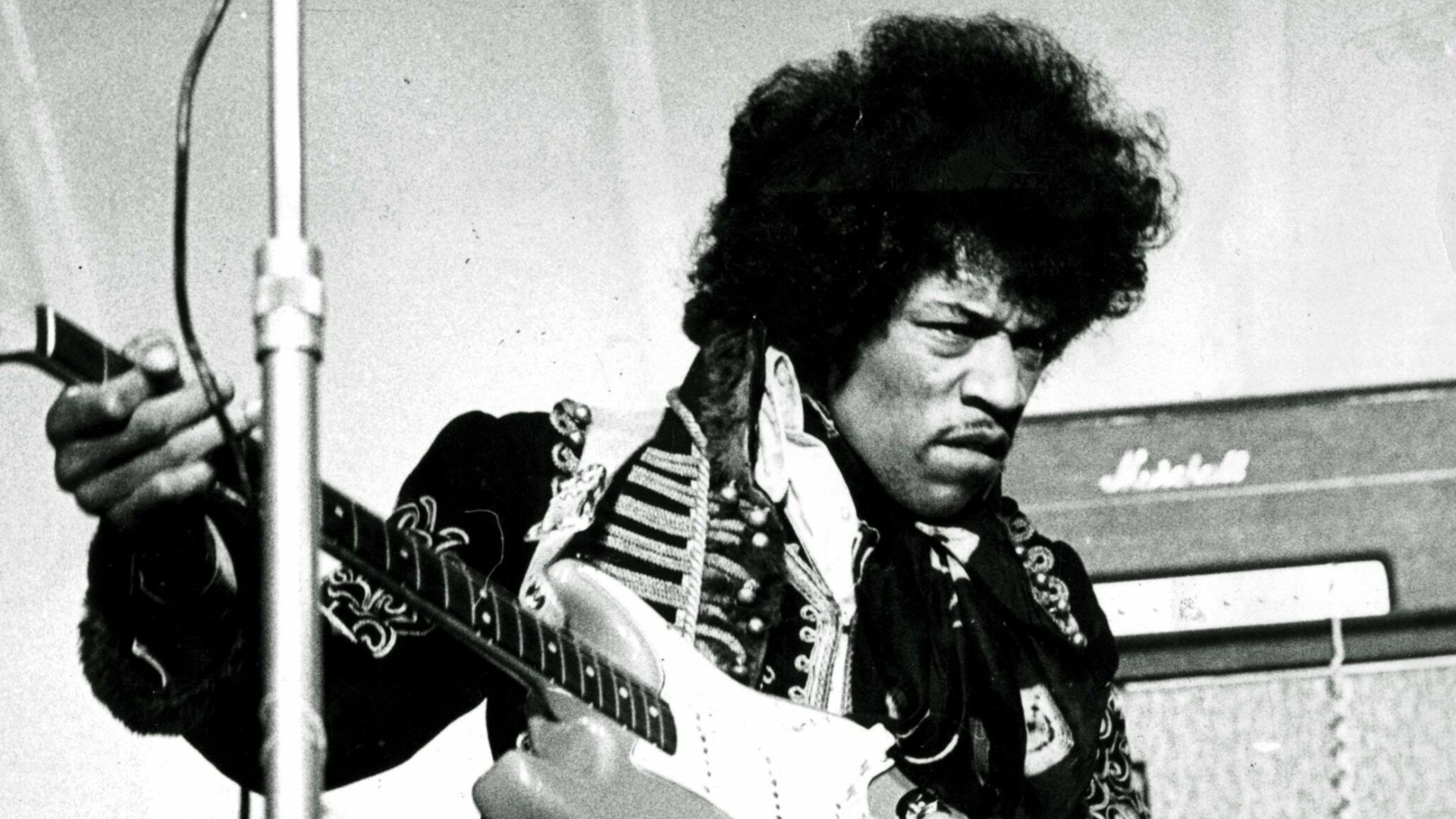 File:Jimi Hendrix 1967 uncropped.jpg