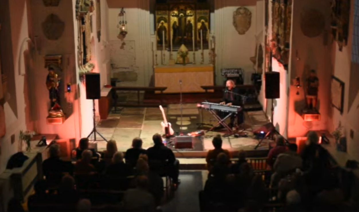 Screenshot from The Days Grew Longer for Love (1969)