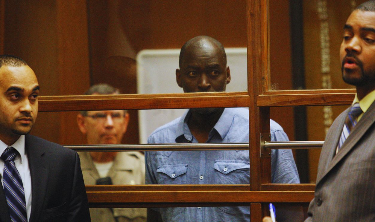 Gettyimages - 493187979, Michael Jace Court Appearance LOS ANGELES, CA - MAY 22: Actor Michael Jace (C) appears in Los Angeles Court with his lawyers Peter Carr (R) and Jason Sias (L) on May 22, 2014 in Los Angeles, California. Jace, a cast member of the television drama 