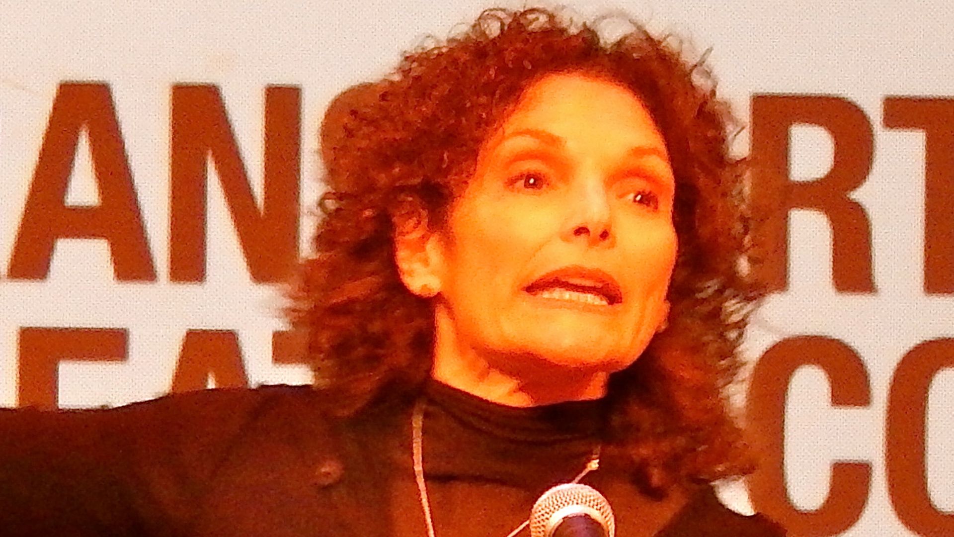 File:Mary Elizabeth Mastrantonio.jpg