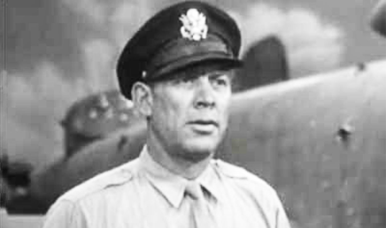 File:Ward Bond in A Guy Named Joe trailer.jpg