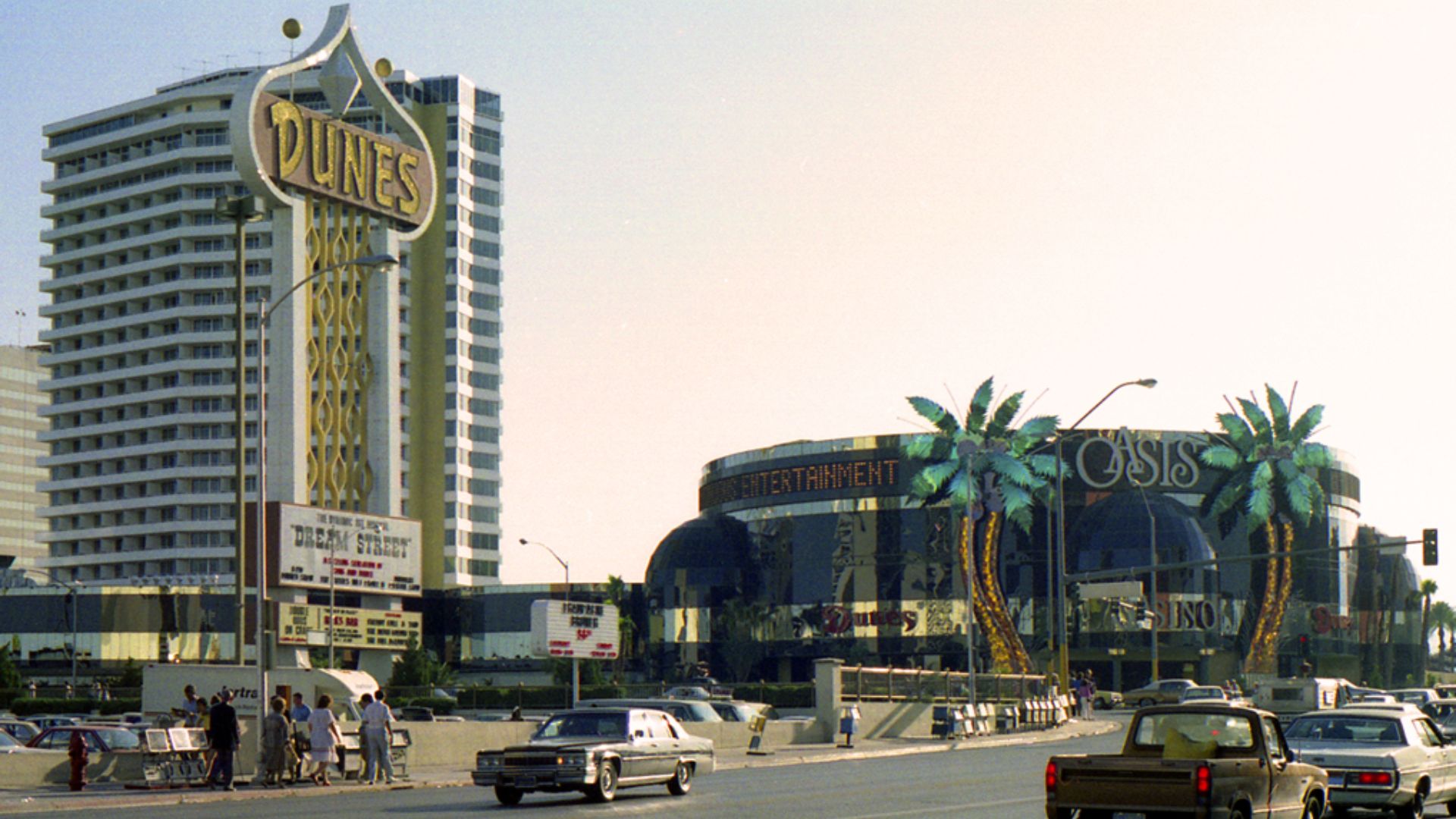 File:Dunes Hotel.jpg