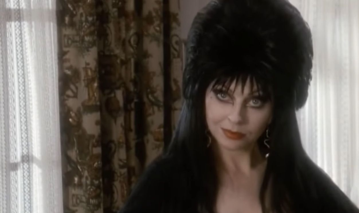 Screenshot from Elvira: Mistress of the Dark (1988)