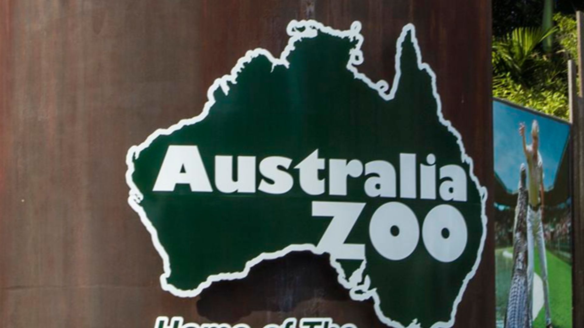 File:Australia Zoo Entrance-1 (17967728740).jpg