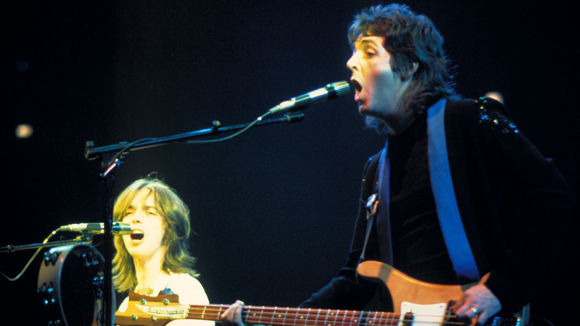 File:Paul McCartney with Jimmy McCulloch - Wings - 1976.jpg