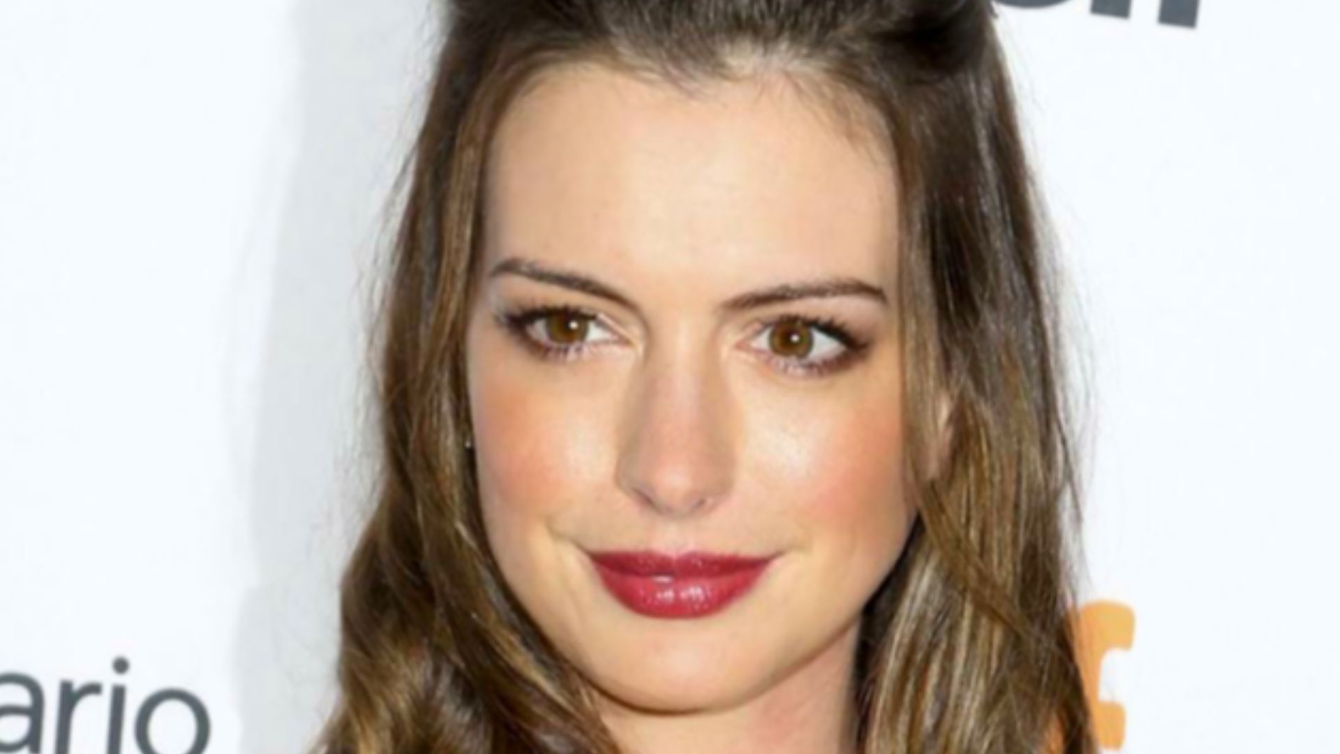 File:Anne Hathaway in 2016.jpg
