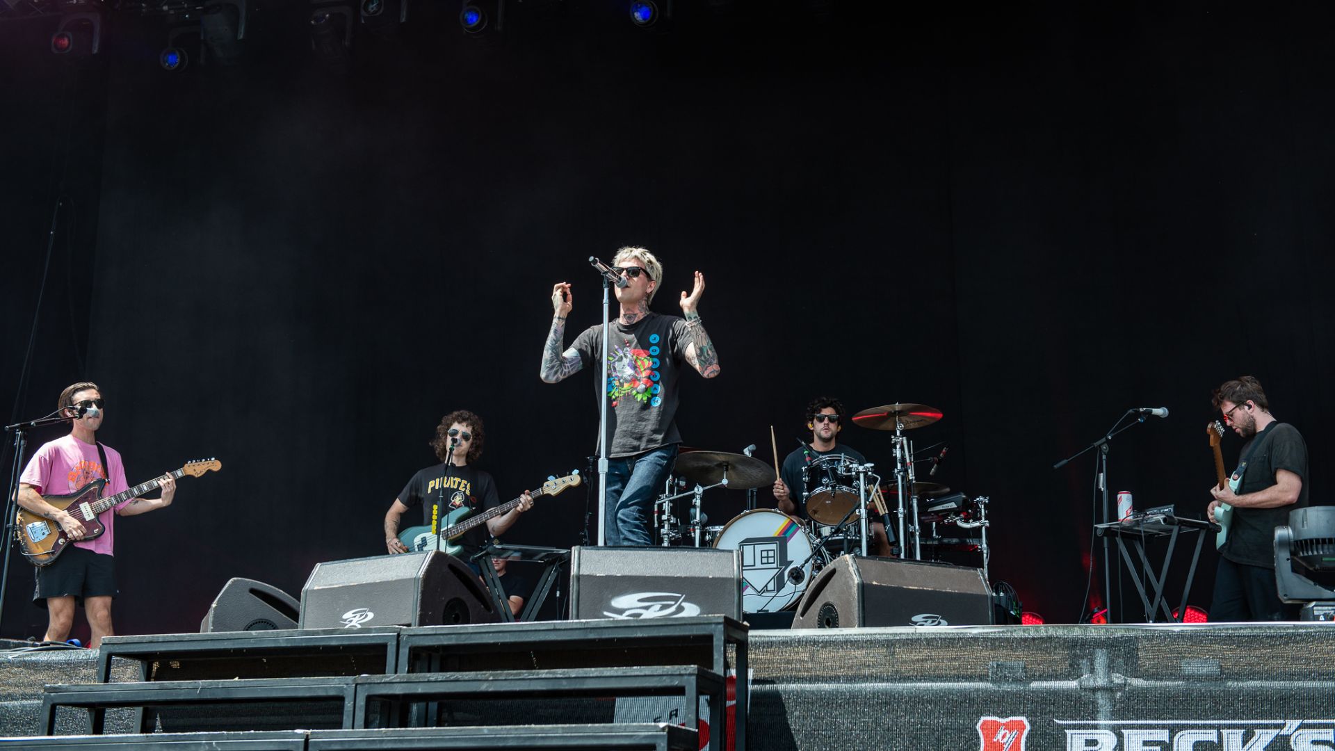 File:2018 RiP - The Neighbourhood - by 2eight - 8SC8869.jpg