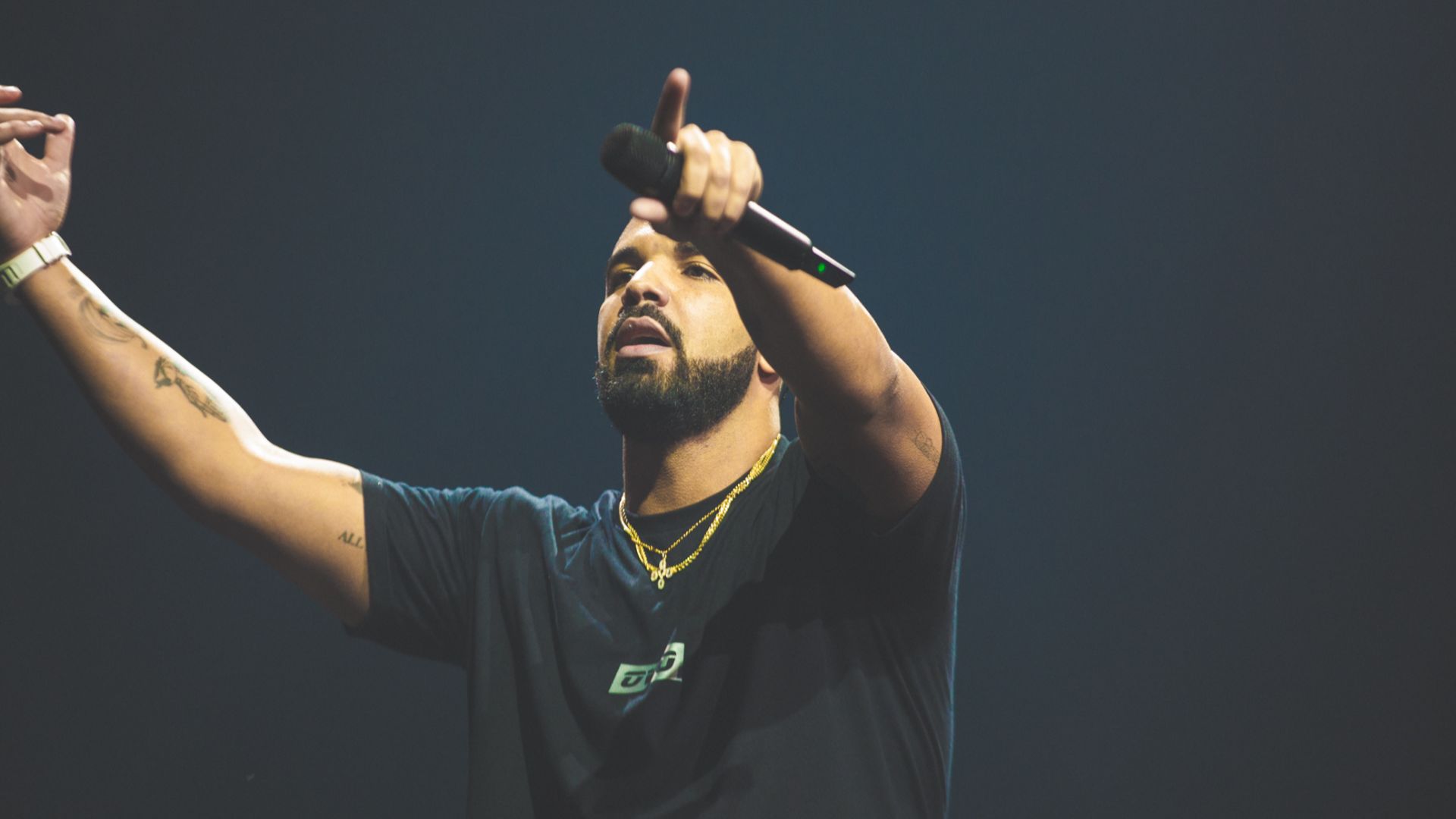 File:Drake Summer Sixteen Tour.jpg