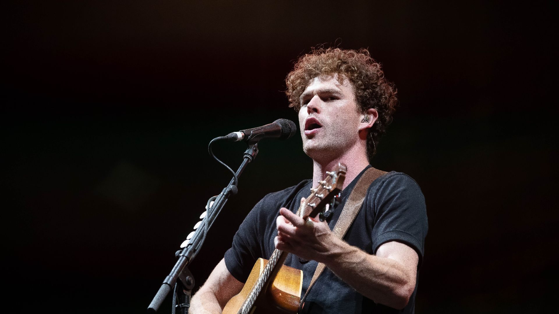 File:Vance Joy (45670341855).jpg