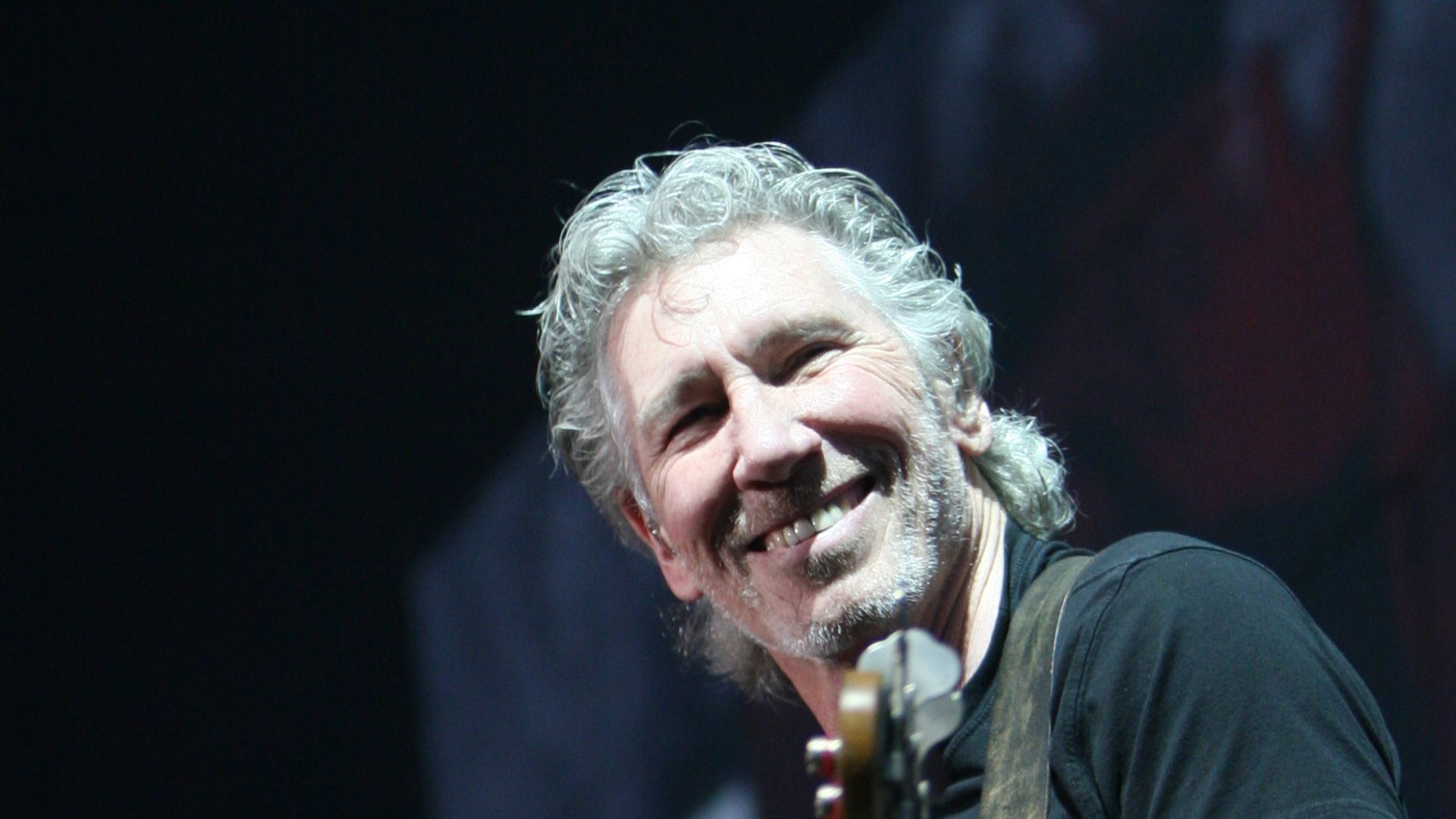 File:Roger Waters en el Palau Sant Jordi de Barcelona (The Wall Live) - 04.jpg