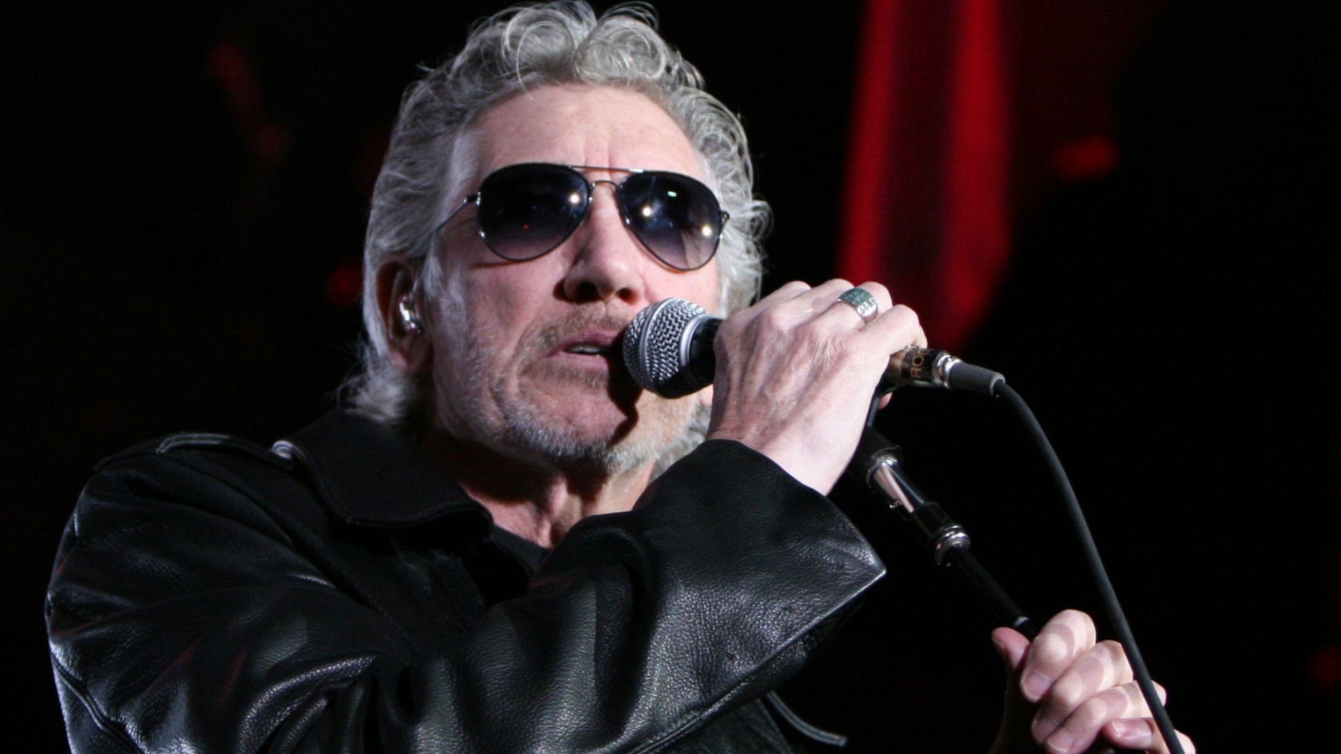 File:Roger Waters en el Palau Sant Jordi de Barcelona (The Wall Live) - 01.jpg