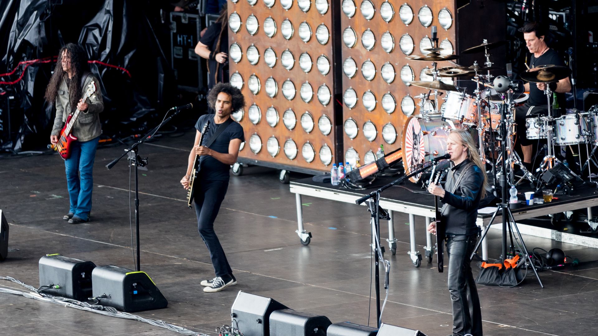 File:Alice in Chains - 2019-06-07 Rock am Ring (cropped).jpg