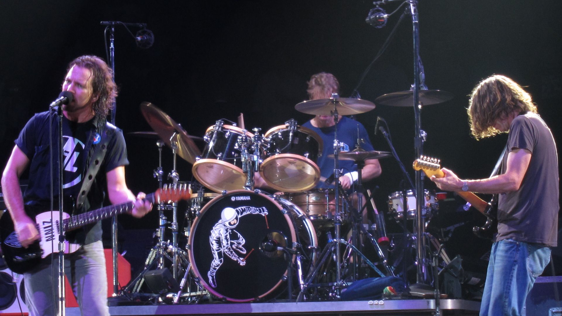 File:Pearl Jam at Madison Square Garden, May 20, 2010 22.jpg