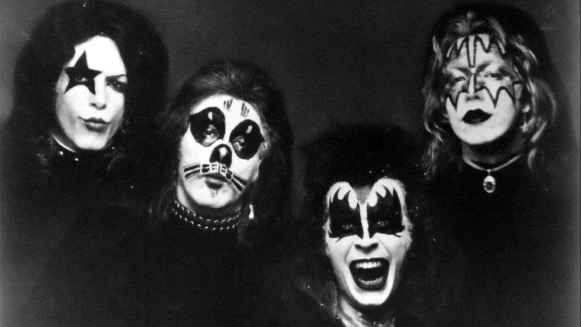 File:Kiss debut album photo session (1974).jpg