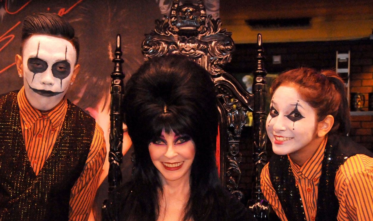 "Elvira's Big Top" At Knott's Scary Farm