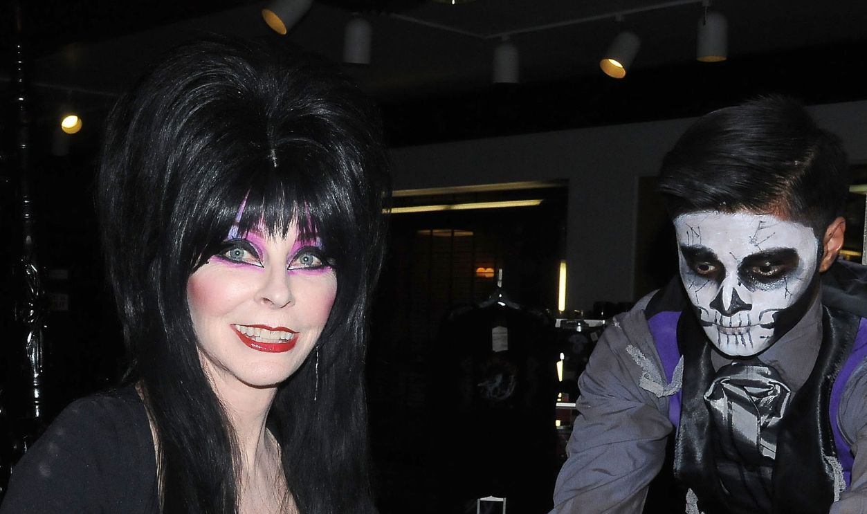 Elvira's Sinema Seance and Look-alike Contest