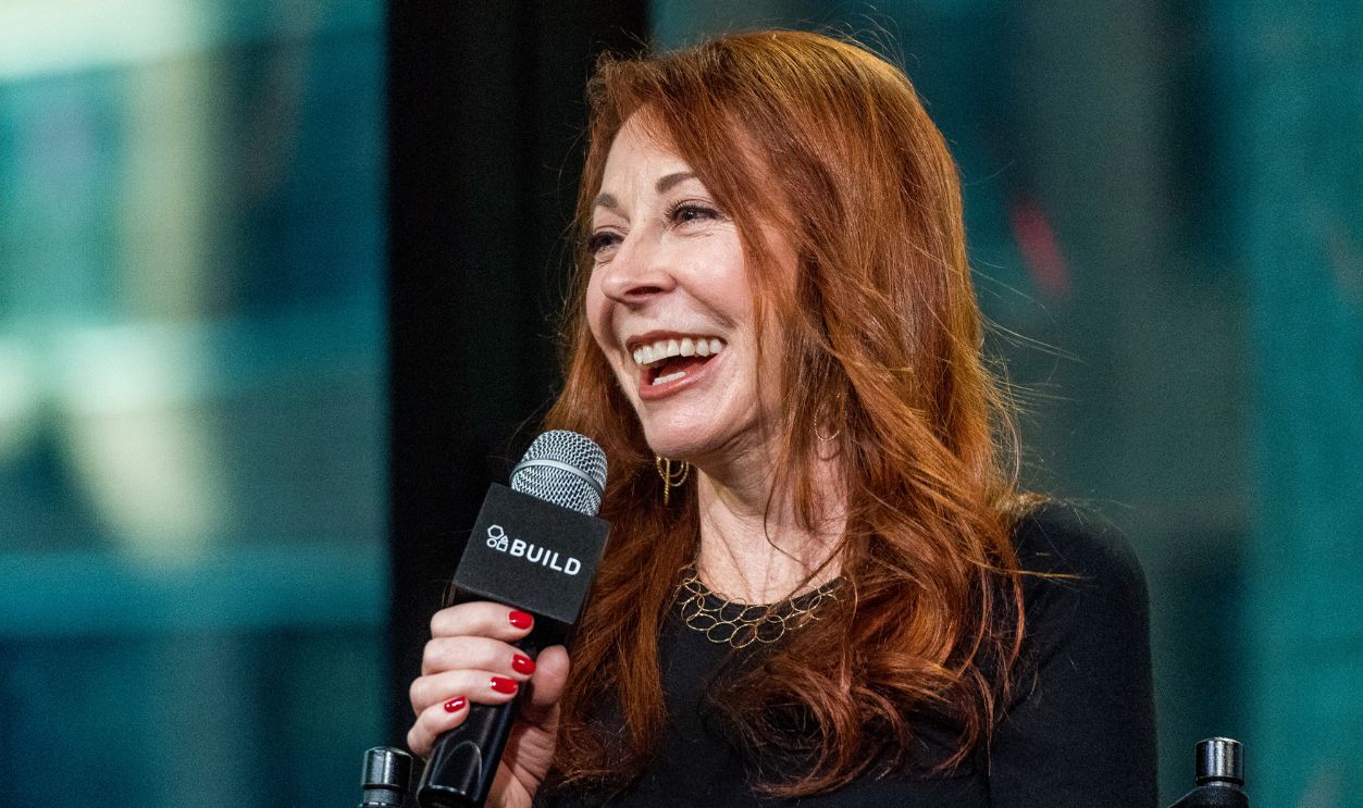 Build Presents Cassandra Peterson Discussing Her Iconic Character Elvira, Mistress Of The Dark