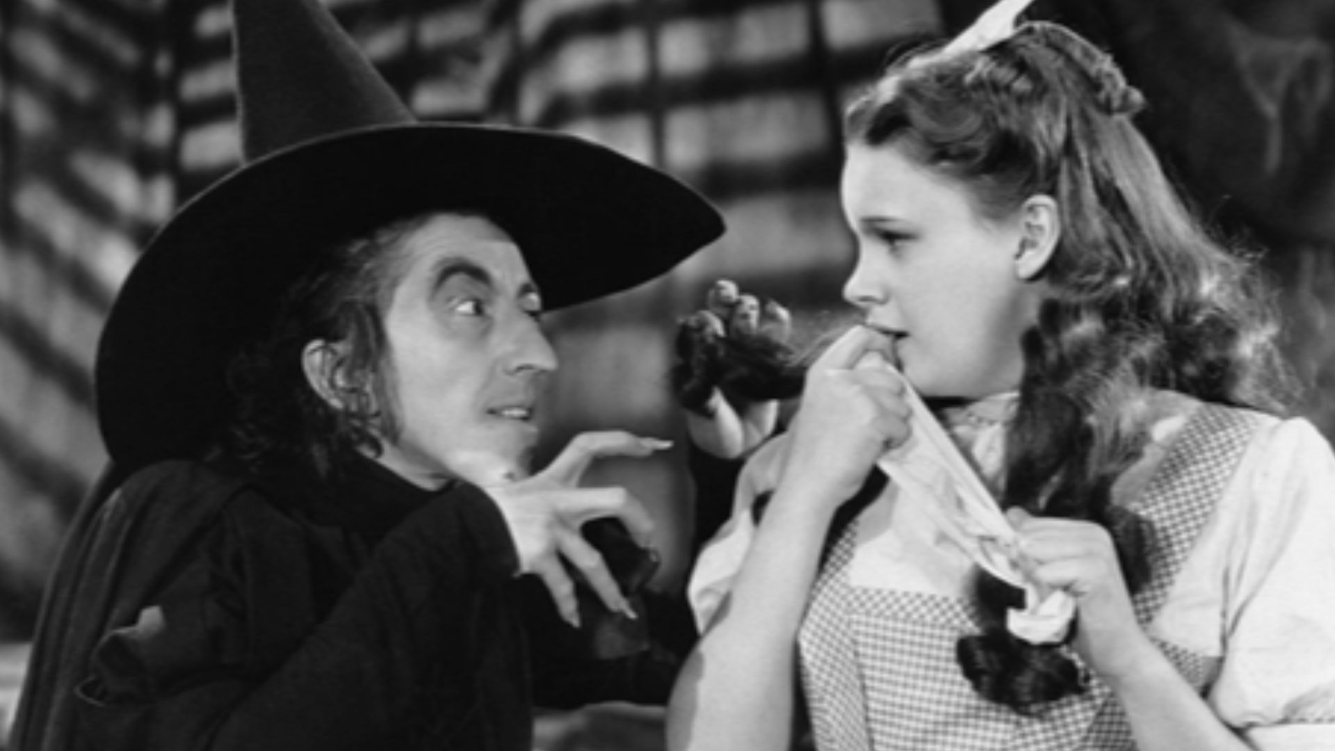 File:The Wizard of Oz Margaret Hamilton Judy Garland 1939.jpg