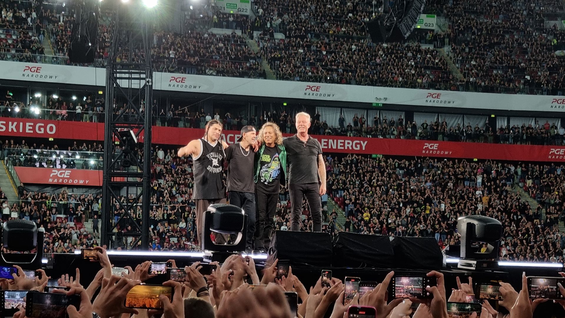 File:Metallica Warsaw 2024.jpg