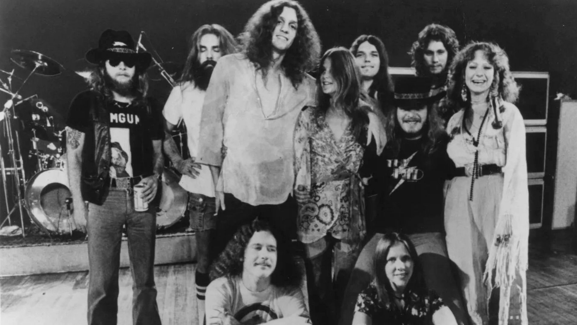 File:Lynyrd Skynyrd and The Honkettes 1976.jpg