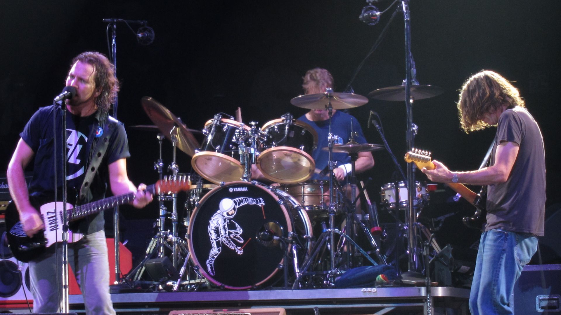 File:Pearl Jam at Madison Square Garden, May 20, 2010 22.jpg