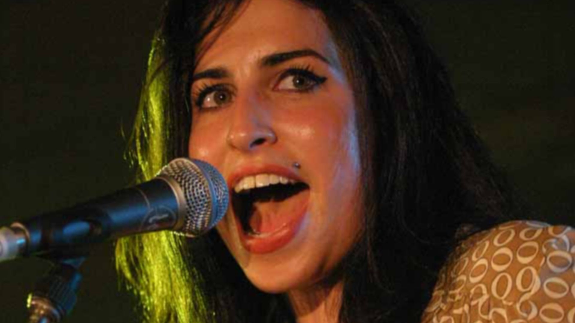File:Amy Winehouse 2004.jpg