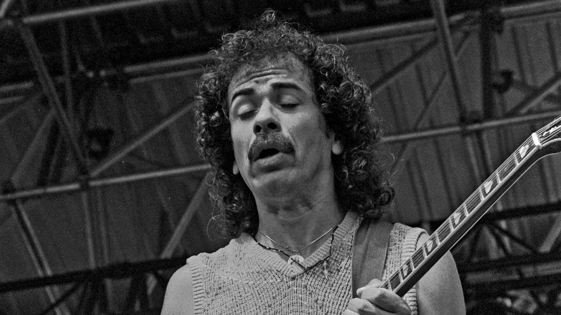 File:Carlos-Santana in Hamburg 1.jpg