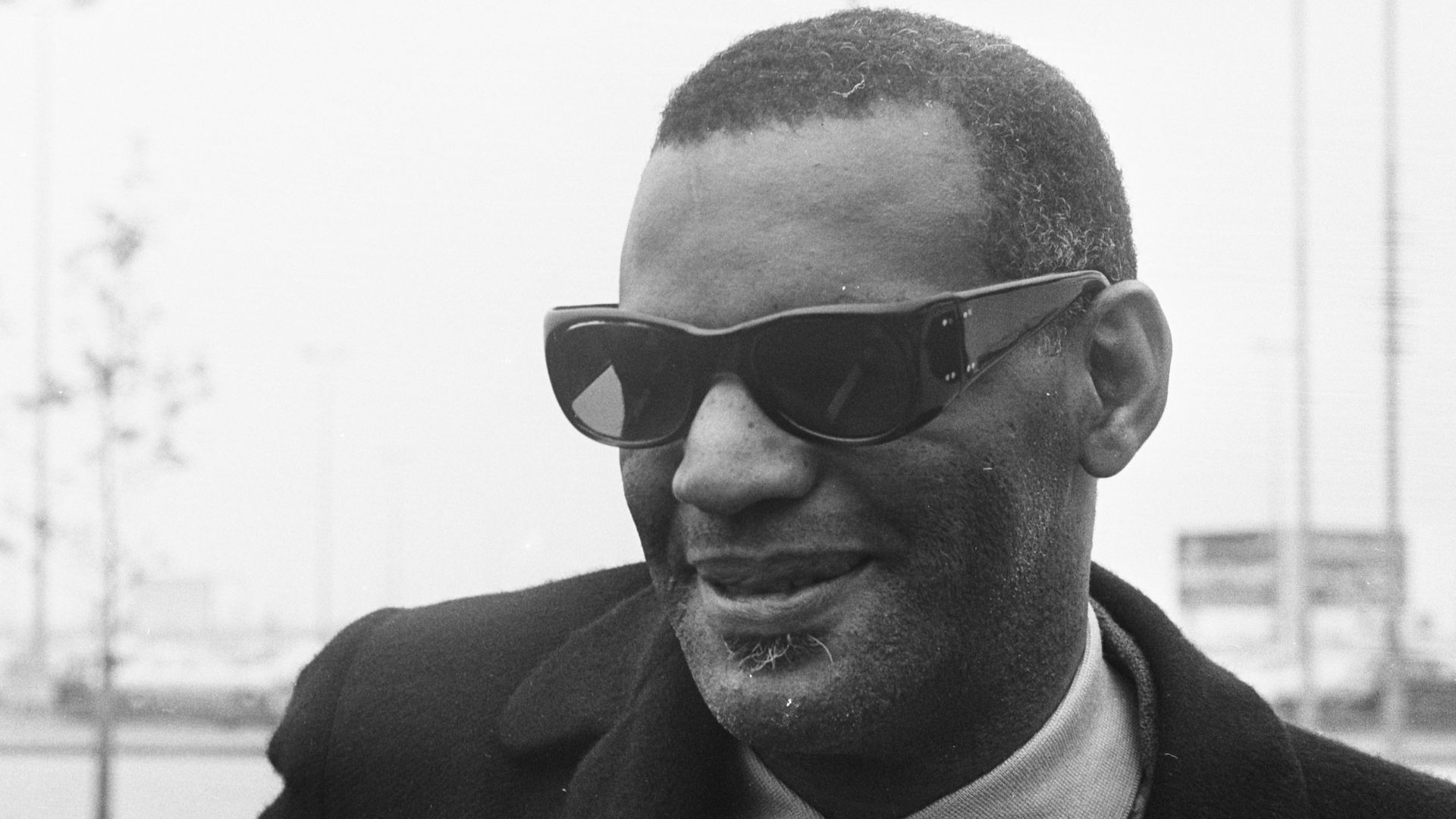 File:Aankomst Ray Charles (kop) op Schiphol, Bestanddeelnr 921-7410.jpg
