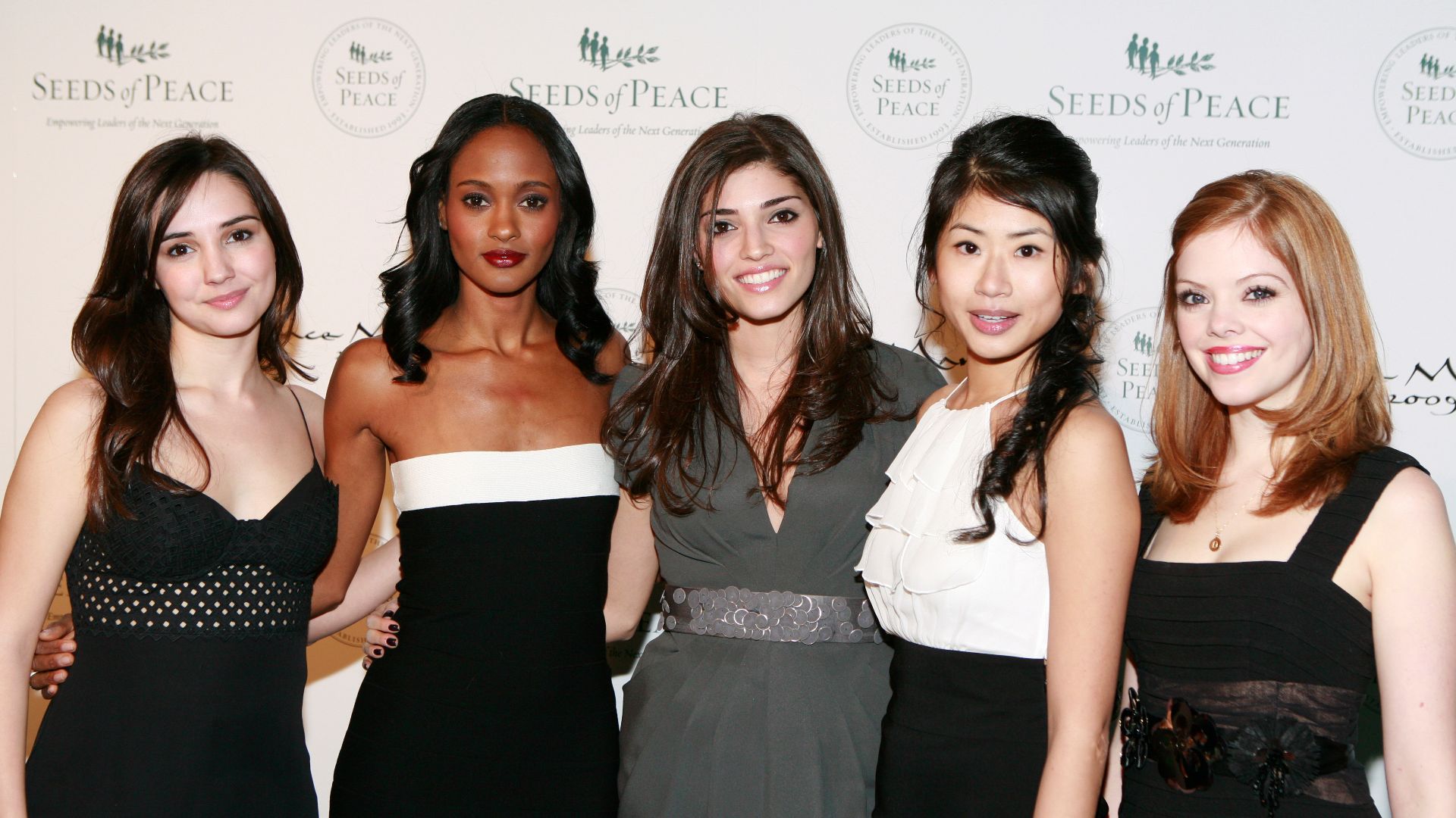 File:Gossip Girl cast at Seeds of Peace 2009.jpg